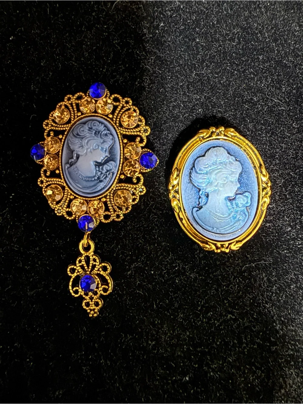 Blue Faux Cameo Brooch Set with Gold tone